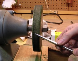 Polishing the outside of a gouge using a felt wheel Polishing the outside of a gouge using a felt wheel